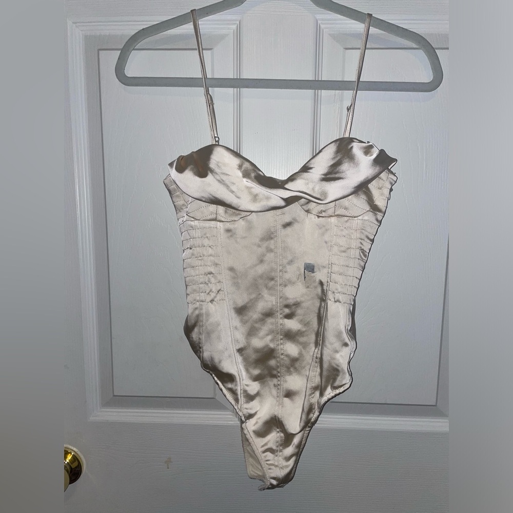NWT Zara beige silk bodysuit 🖤 *FLAW*